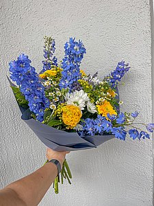 זר פרחחה בכחול זר פרחחה בכחול